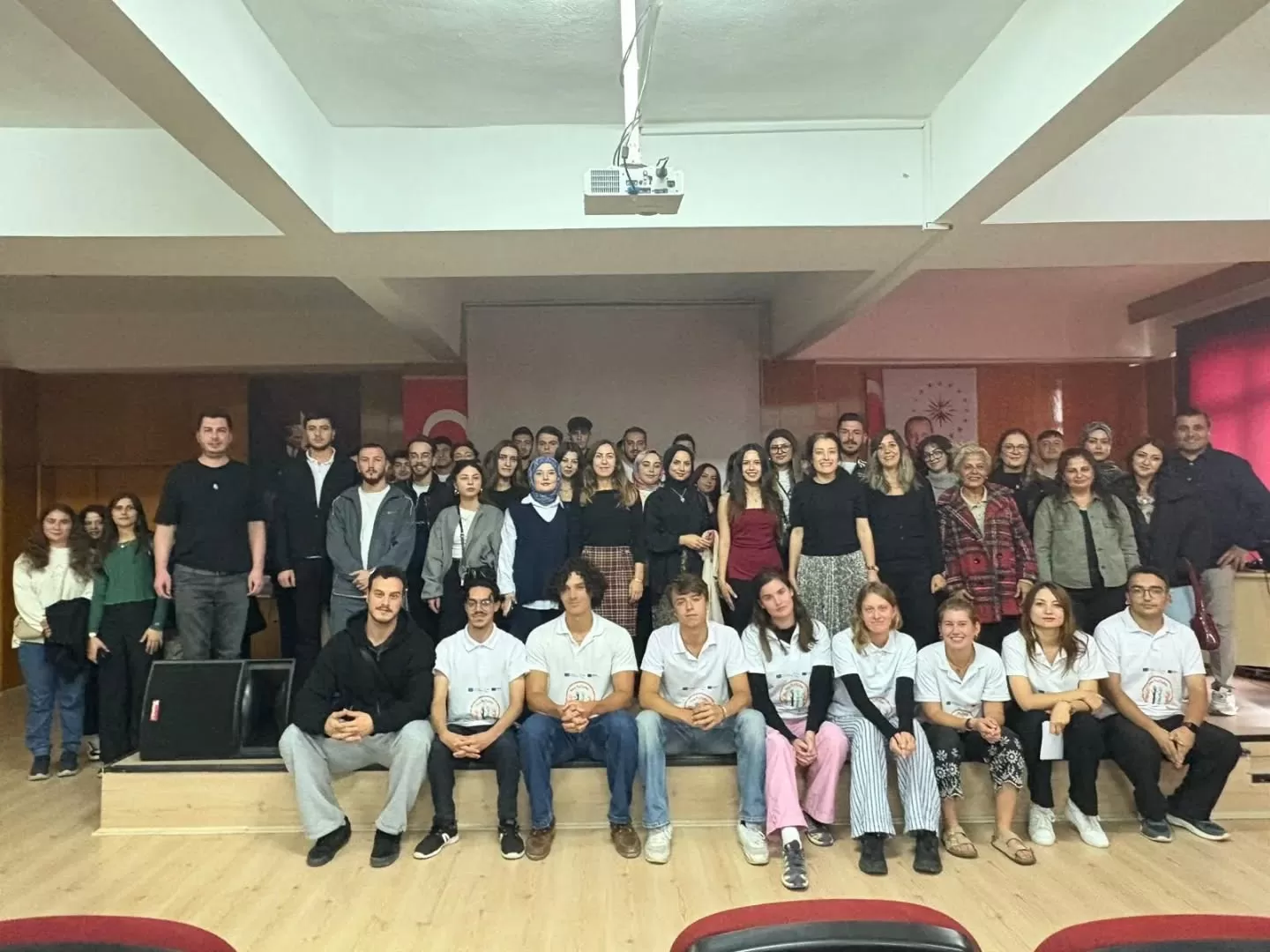 Yozgat Bozok Üniversitesi’nde Erasmus+ ESC ve DiscoverEU Tanıtım Toplantısı düzenlendi. 
